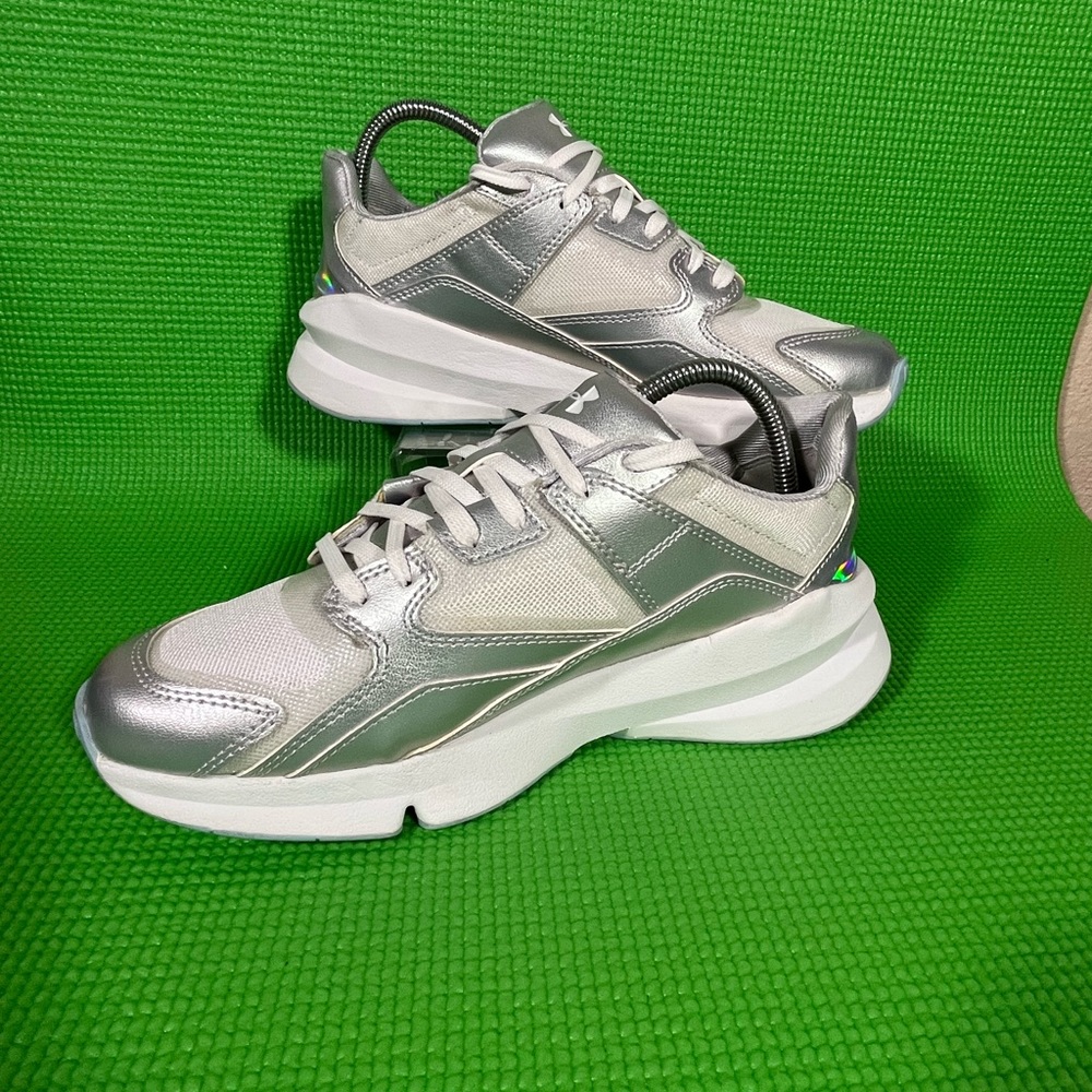 Under Armor Forge 96 HL IRID Women's Synthetic Lace Up Shoe Size 8 - Picture 2 of 7